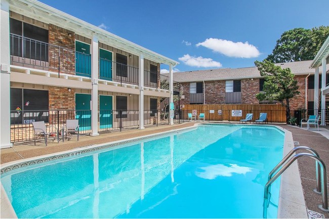 Relax by the Pool - Twelve33 At Cavender