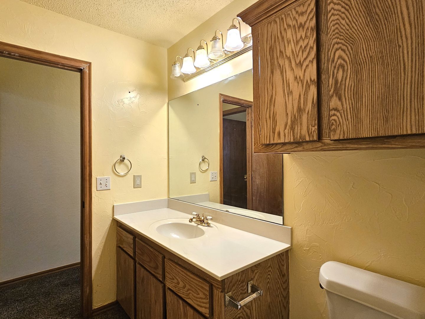 Building Photo - 205 N Eastgate Dr
