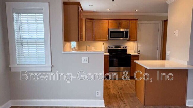 Building Photo - 328 E Thompson Ln