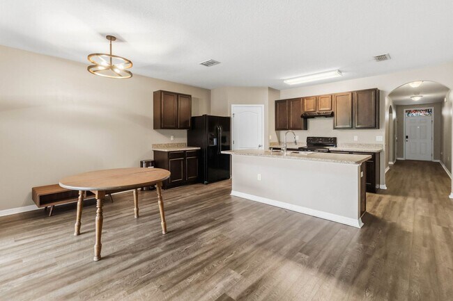 Building Photo - 2318 Sequoia Way