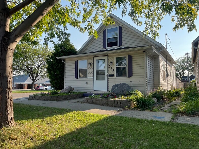 Primary Photo - 322 S 10th St
