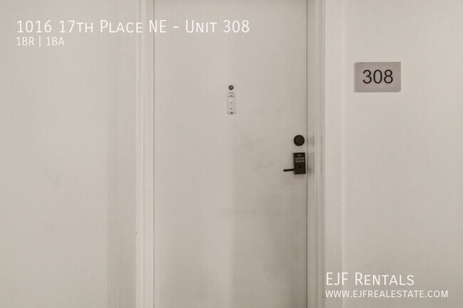 Building Photo - 1016 17th Pl NE