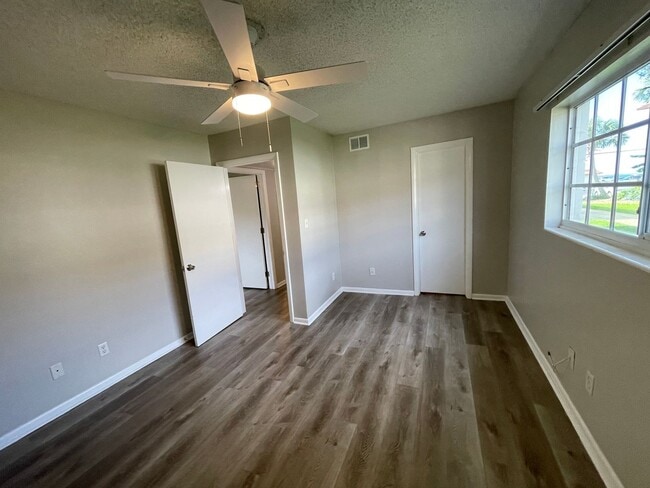 Building Photo - For Lease - 2BR/1BA at Landmark Condominiums!