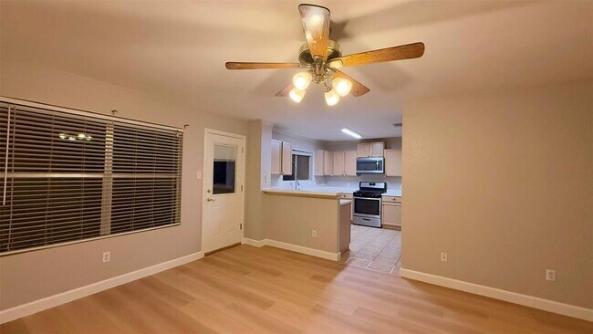 Building Photo - 1813 Lantana Dr