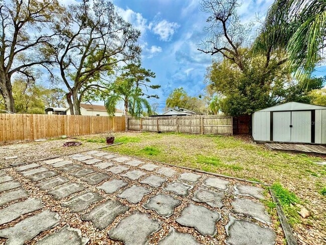 Building Photo - 809 W Hiawatha St