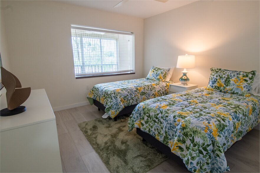 Building Photo - 5 High Point Cir W