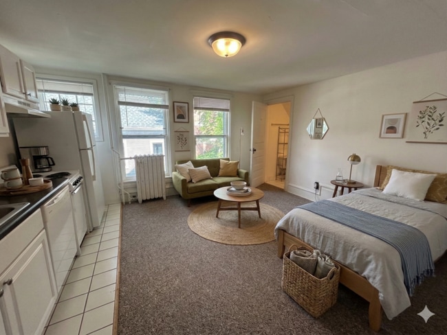 Building Photo - 137 E Gorham St