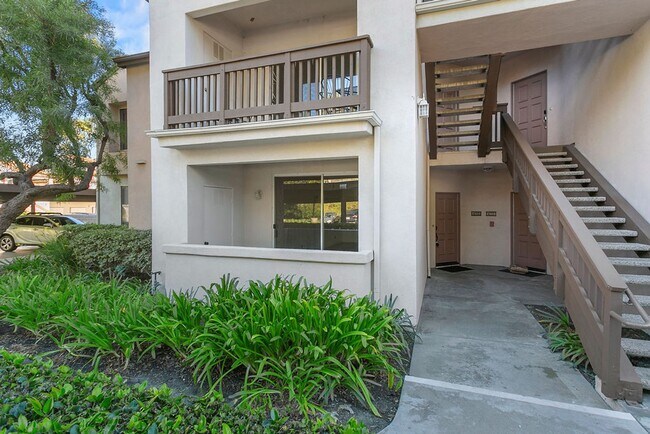 Building Photo - Stunning Single-Level 2-Bedroom Condo with Designer Upgrades Throughout!