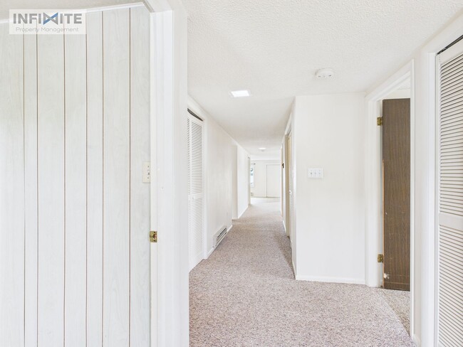 Building Photo - Spacious 3-Bedroom Home