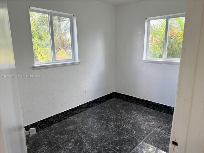 Building Photo - 10425 SW 152nd St