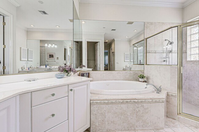 Building Photo - 3br/2ba Pool Home in Venetia