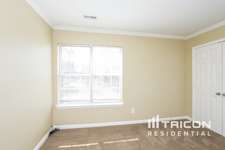 Building Photo - 5407 River Falls Dr