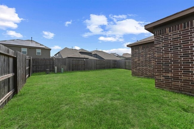 Building Photo - 5443 Grand View Dr