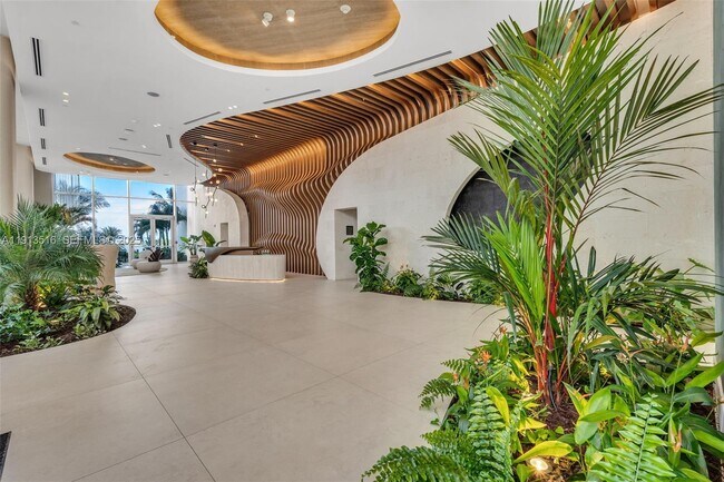 Building Photo - 700 NE 24th St