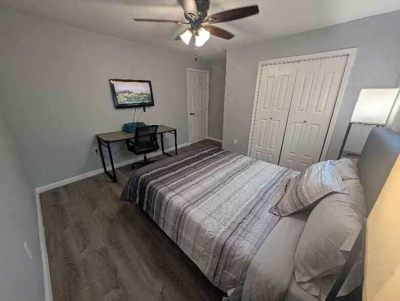 Building Photo - 511 Goliad St