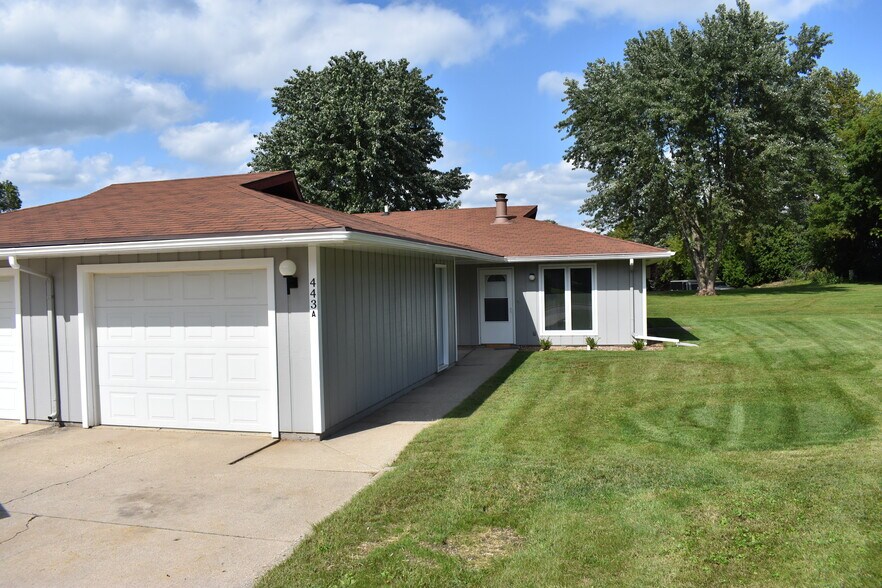 Building Photo - 443 Bonnie Rd