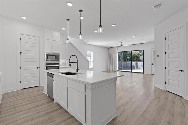Building Photo - 508 Pinnacle View Dr