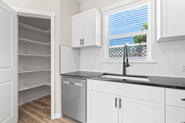 Building Photo - 3716 Custer Dr