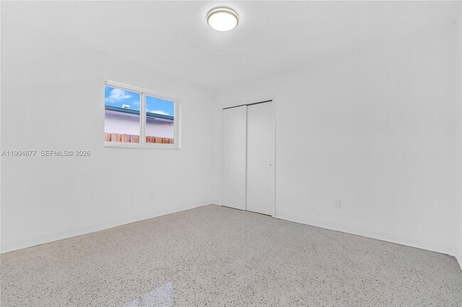 Building Photo - 2931 SW 39th Ave