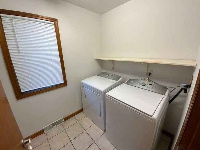 Building Photo - 203-203 Briarcrest Ct