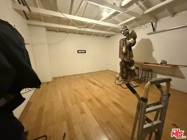 Building Photo - 579 E Fairview Blvd