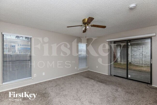 Building Photo - 4213 Amy Dr