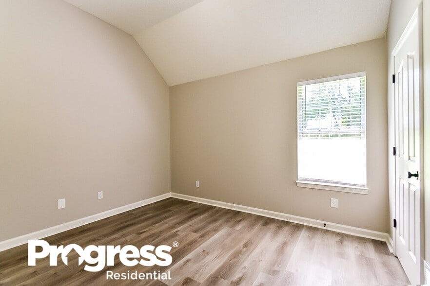Building Photo - 5673 Grove Ln