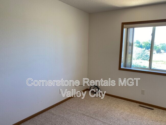 Building Photo - 508 10th Ave SE