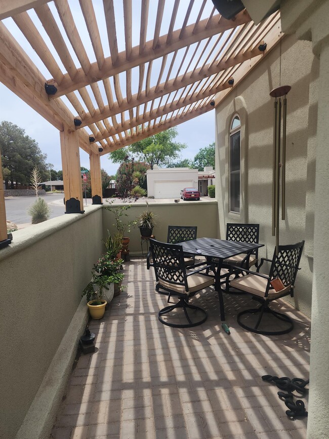 Building Photo - 787 Rouault Ave