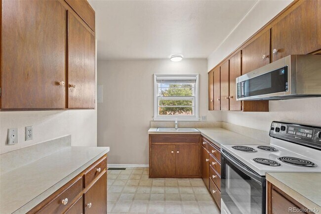 Building Photo - 1713 Yuma St
