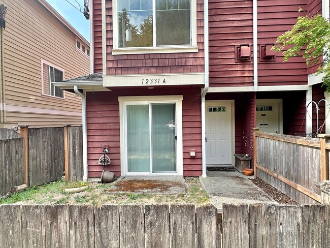 Building Photo - Lovely 3 bed Townhome in Pinehurst neighbo...