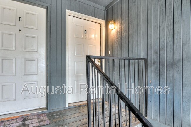 Building Photo - 2808 Thomas Ln