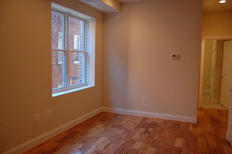 Building Photo - 1319 Park Rd NW