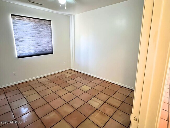 Building Photo - 9431 Serpentine Ln