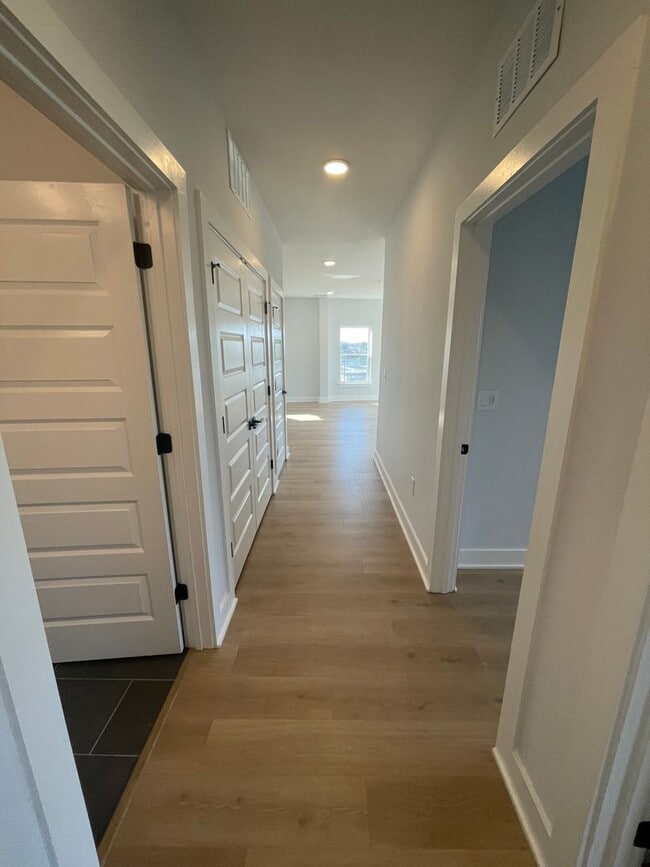 Building Photo - 2500 Longview St