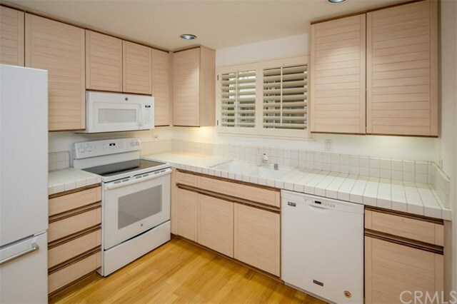 Building Photo - 2243 Martin-
