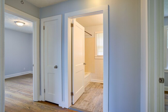 Building Photo - 3 bed 1 bath on Knob Creek Rd. near Johnso...