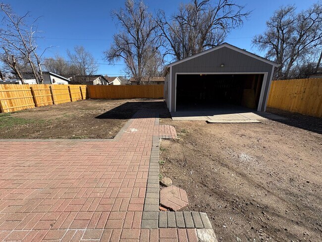 Building Photo - 2 Bed 1 Bath Home in Security!