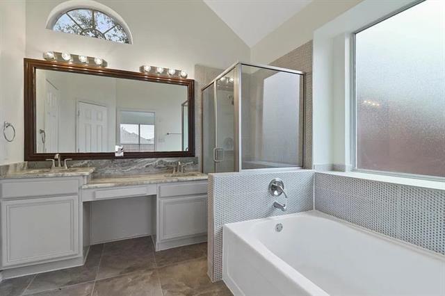 Building Photo - 1525 Dimmit Dr