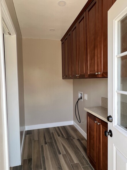 Laundry Room - 9332 S 6th Ave
