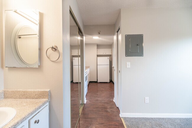 DSC03971 - Creekside