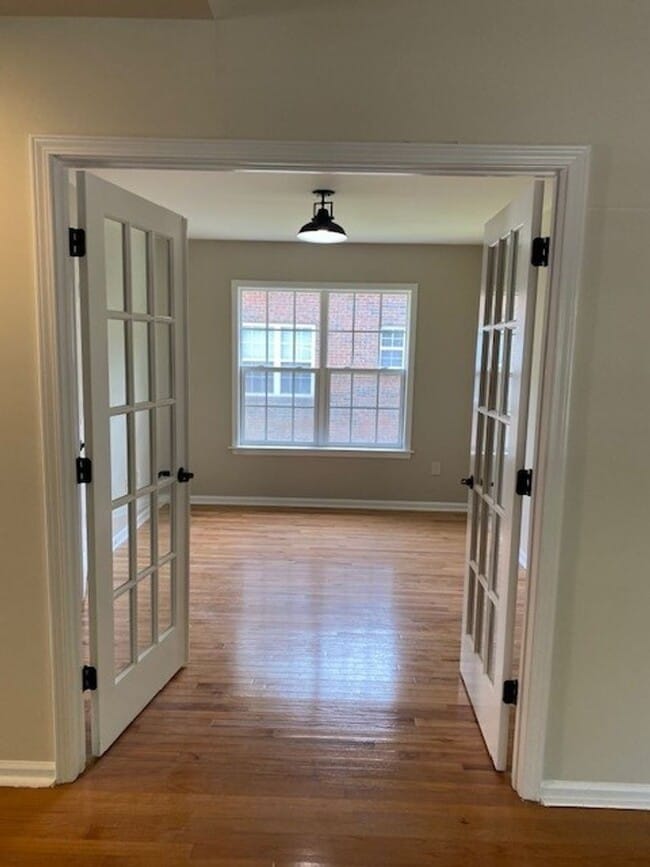 Building Photo - Welcome to this beautiful 3 bedroom, 2 bat...