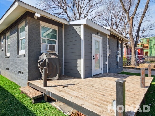 Building Photo - 516 N Montreal Ave