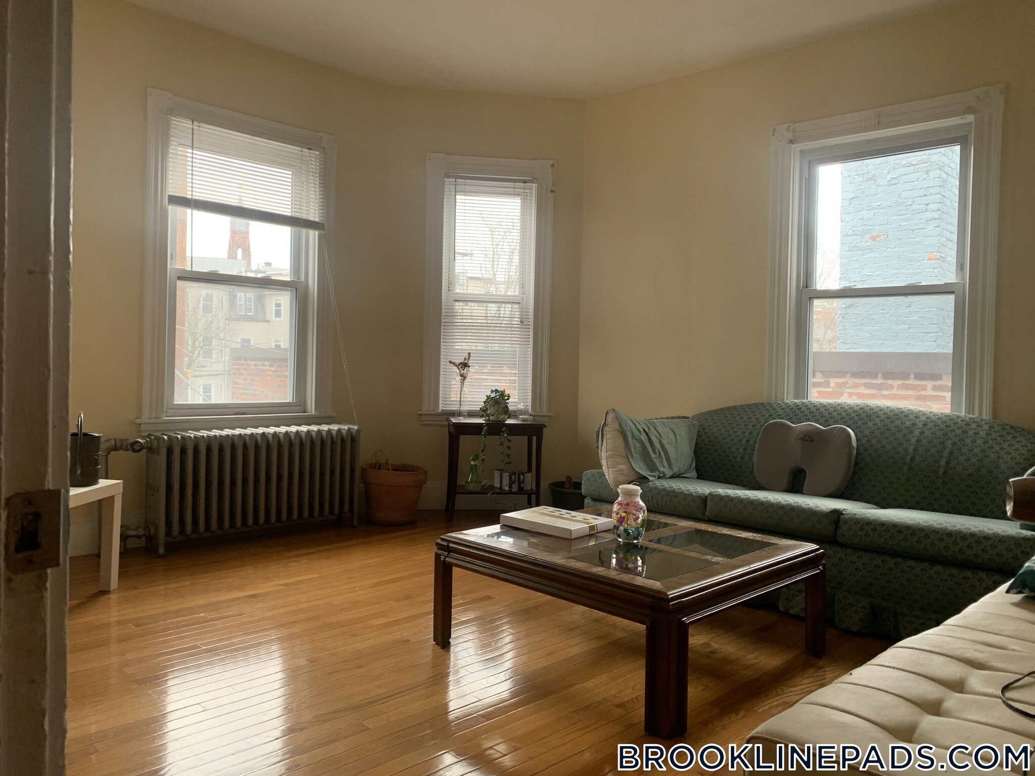 Building Photo - 46 Aspinwall Ave