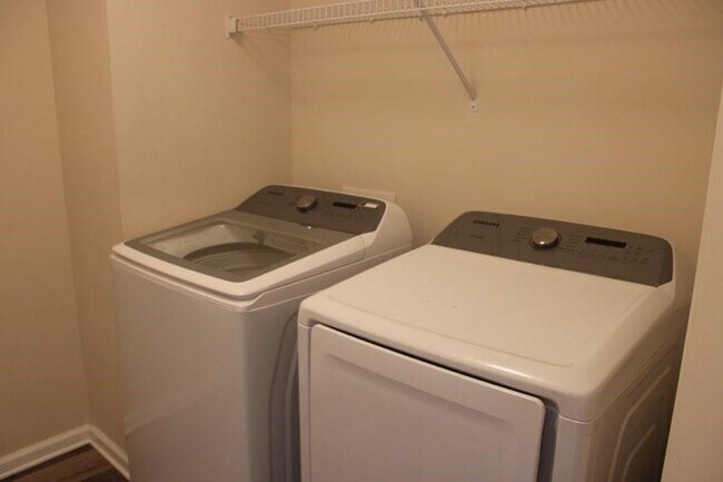 Building Photo - 119 Roswell Dr W