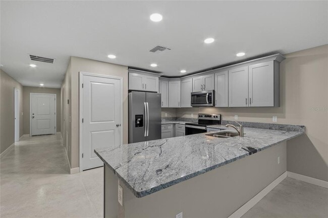 Building Photo - 921 E Clifford Ave