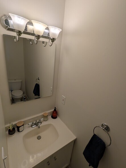 Building Photo - 609 Longfellow Dr