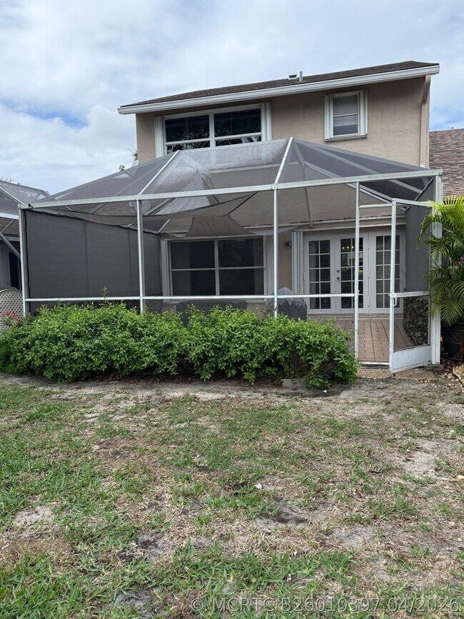 Building Photo - 1120 W Lakes Dr