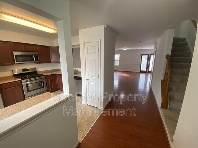 Building Photo - 17970 Milroy Dr