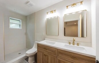 Building Photo - Large 4 Bedroom 2 Bath home in Linwood, NJ